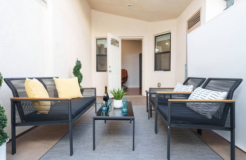 Rossmoyne House | 6,8K Monthly Special for 3+ Month Stays!