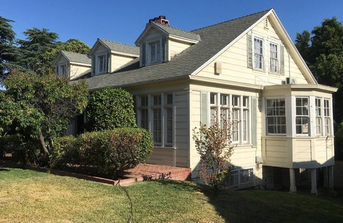 Verdugo Viejo House | 6 bdrm home in Beverly Hills part of Glendale, CA