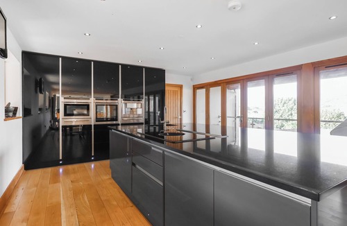 St. Brides Netherwent Cottage | 6 bedroom accommodation in Llandevaud