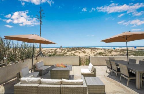Santa Ana Heights House | 6 Bedroom Remodeled Home on the Oceanfront