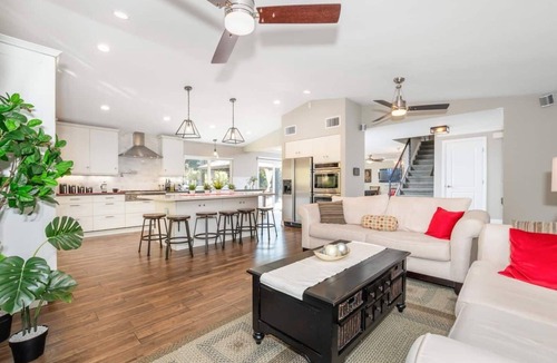 Allied Gardens Villa | ☀6 beds Fully Remodeled Villa ♨Heated Pool/Jacuzzi☀