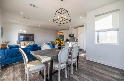 Southeast Anaheim Villa | 6 Mins to Disney,3 Bedrooms House ,Pool, Wifi