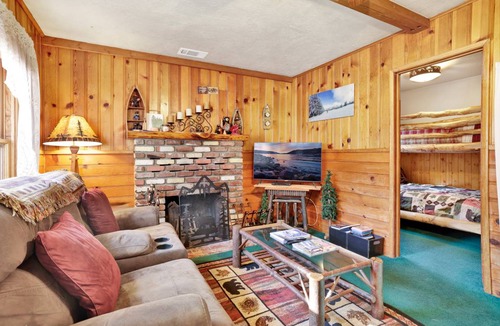 Big Bear Lake Cabin | 60 m² Cabin ∙ 2 bedrooms ∙ 3 guests