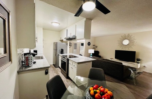 Riverside Rancho Apartment | 60's Modern, Mountain Views, Pool, Near Studios and All L.A. Attractions! Apt 15