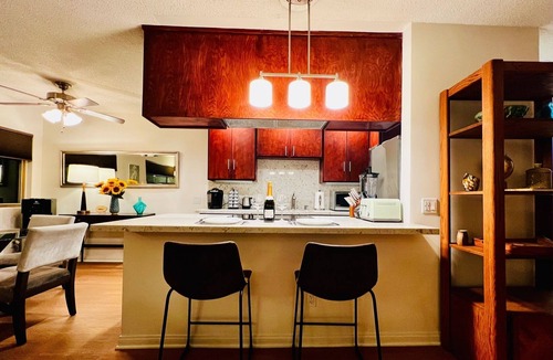Riverside Rancho Apartment | 60's Modern, Mountain Views, Pool, Near Studios and All L.A. Attractions! Apt 17