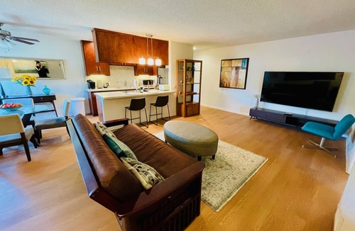 Riverside Rancho Apartment | 60's Modern, Mountain Views, Pool, Near Studios and All L.A. Attractions! Apt 17
