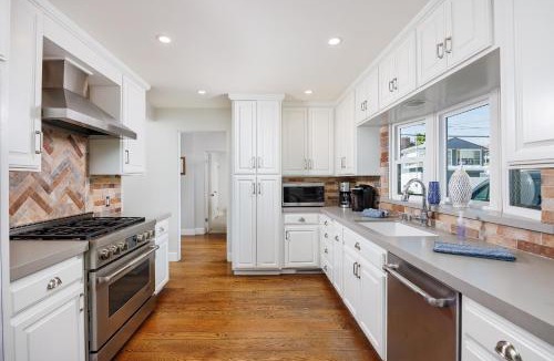 Balboa Island House | 608 S Bayfront