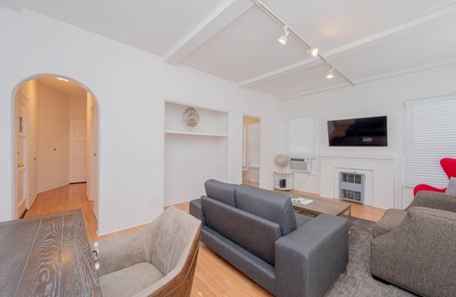 Beverly Hills Apartment | 65 m² Apartment ∙ 1 bedroom ∙ 2 guests