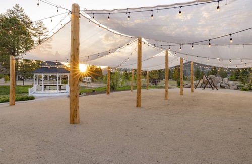 Big Bear Hotel | 678 m² Hotel ∙ 13 bedrooms ∙ 56 guests