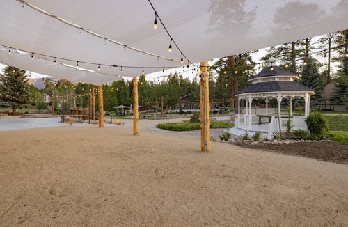 Big Bear Hotel | 678 m² Hotel ∙ 13 bedrooms ∙ 56 guests