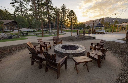 Big Bear Hotel | 678 m² Hotel ∙ 13 bedrooms ∙ 56 guests