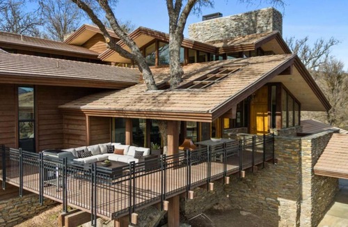 Stallion Springs House | 687 m² House ∙ 5 bedrooms ∙ 16 guests