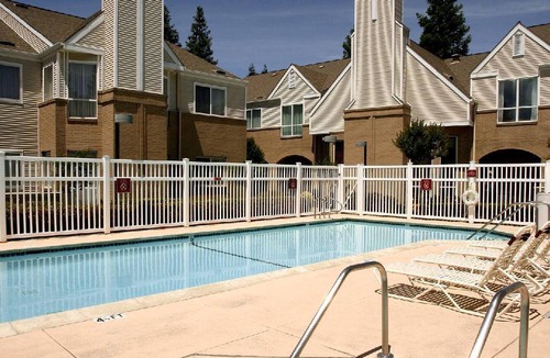 Pleasant Hill Hotel | 69 m² Hotel ∙ 2 bedrooms ∙ 127 guests