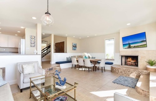 Newport Beach House | 7 Bedroom Oceanfront Home & Back House