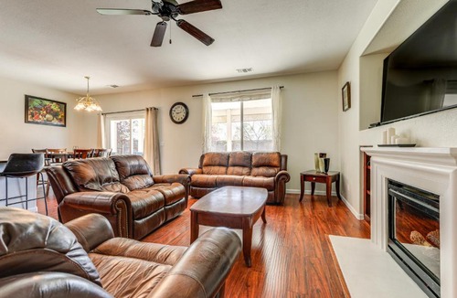 Roseville House | 7 Mi to Dtwn Home with Fenced Yard in Roseville!