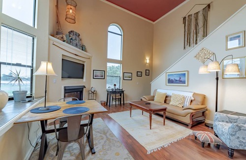 Old Town Eureka Apartment | 70 m² Apartment ∙ 1 bedroom ∙ 3 guests