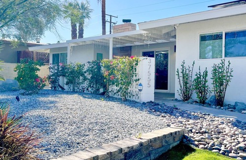 Cathedral City Cove House | 70’s Style, Private Pool and Yard, Dogs Ok! Close to restaurants and shopping!