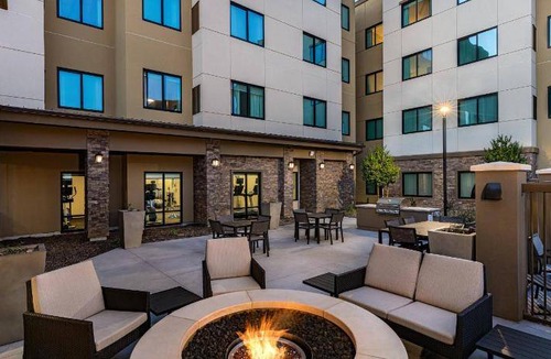 Moreno Valley Hotel | 74 m² Hotel ∙ 127 guests