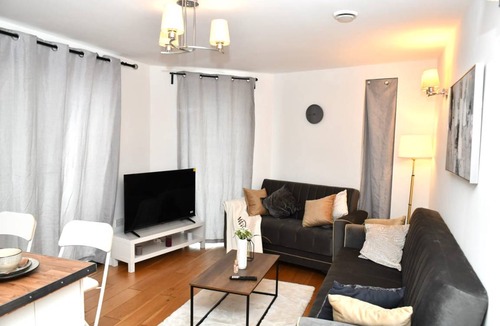 Royal Docks Apartment | 75 m² Apartment ∙ 2 bedrooms ∙ 4 guests
