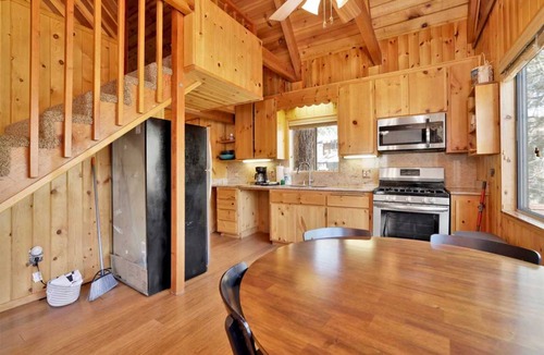 Fawnskin Cabin | 76 m² Cabin ∙ 2 bedrooms ∙ 4 guests