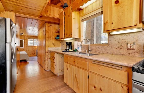 Fawnskin Cabin | 76 m² Cabin ∙ 2 bedrooms ∙ 4 guests