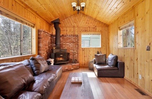 Fawnskin Cabin | 76 m² Cabin ∙ 2 bedrooms ∙ 4 guests