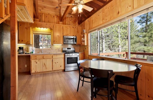 Fawnskin Cabin | 76 m² Cabin ∙ 2 bedrooms ∙ 4 guests
