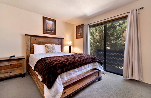 Summit Estates Cabin | 76 m² Cabin ∙ 2 bedrooms ∙ 4 guests