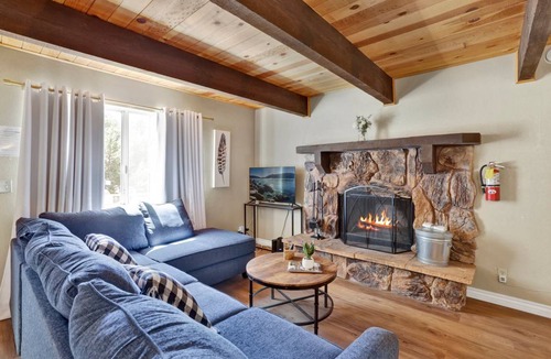 Sugarloaf Cabin | 78 m² Cabin ∙ 2 bedrooms ∙ 4 guests