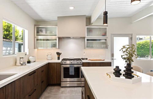 Historic Tennis Club Condo | 79 m² Condo ∙ 1 bedroom ∙ 2 guests