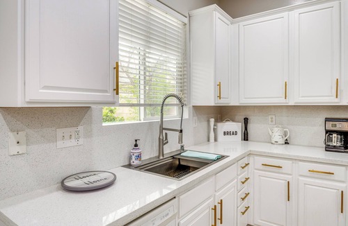 Greenacres House | 8 Mi to Beach Park: Bakersfield Gem w/Yard!