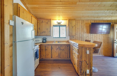 Sugarloaf Cabin | 8 Mi to Big Bear Lake: Cozy Cabin w/Trail Access