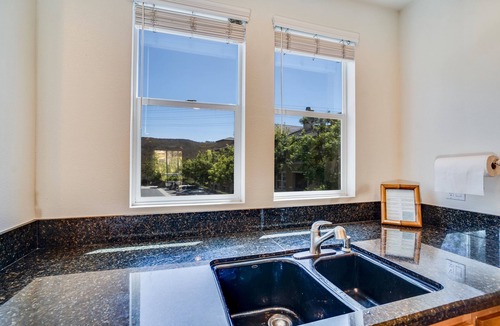 San Marcos House | 8 miles 2 beach, walk 2 town, beautiful San Elijo Hills, close 2 new Kaiser