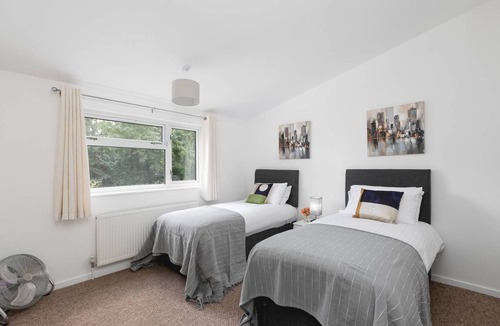 Shephall Apartment | 807 m² Apartment ∙ 2 bedrooms ∙ 6 guests