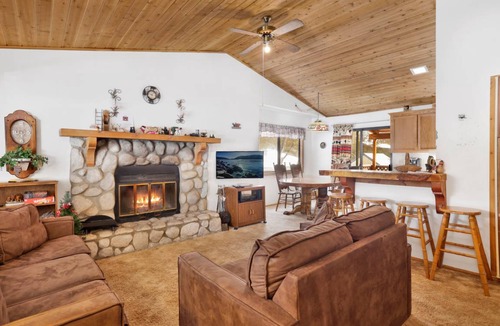 Sugarloaf Cabin | 82 m² Cabin ∙ 2 bedrooms ∙ 6 guests