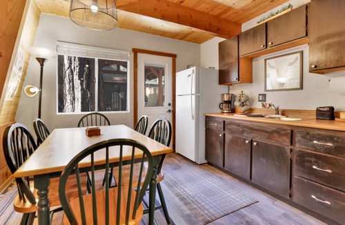 Summit Estates Cabin | 83 m² Cabin ∙ 2 bedrooms ∙ 5 guests