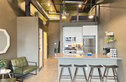 Santa Ana Apartment | 85"TV 98 wlkscr 6mi>Disney DTSA Food Court /GYM