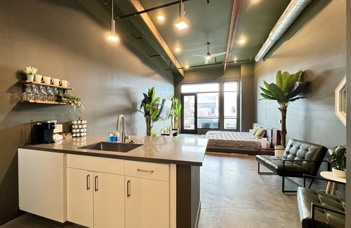 Santa Ana Apartment | 85"TV 98 wlkscr 6mi>Disney DTSA Food Court /GYM