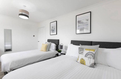 Stevenage Apartment | 850 m² Apartment ∙ 3 bedrooms ∙ 8 guests