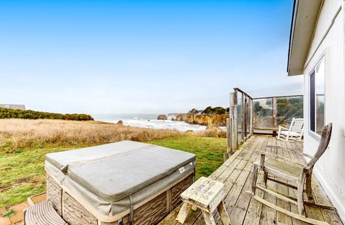 Fort Bragg Cottage | 89 m² Cabin ∙ 2 bedrooms ∙ 6 guests