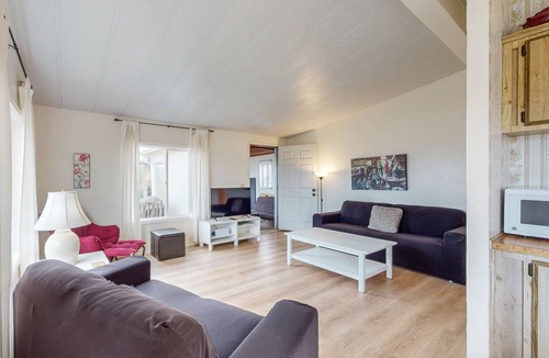 Fort Bragg Cottage | 89 m² Cabin ∙ 2 bedrooms ∙ 6 guests