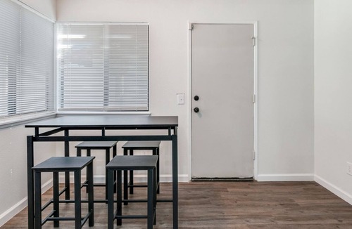 Riverside House | 9 miles to DT Riverside + tons of local parks and sites nearby!