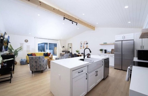 Southwest Anaheim House | 9 mins to Disneyland | Bluetique
