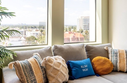 Santa Ana Apartment | 907 · Unmatched Views | 2BD+Den | 6Mi to Disney | W/D