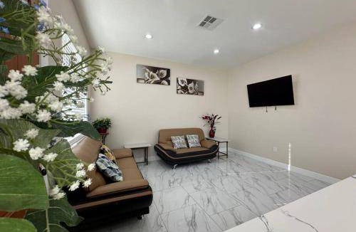 Midway City House | 94 m² House ∙ 3 bedrooms ∙ 6 guests