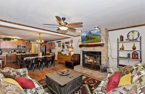 Boulder Bay Cabin | 97 m² Cabin ∙ 2 bedrooms ∙ 5 guests