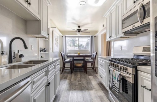 Northwest Anaheim House | 98 m² House ∙ 2 bedrooms ∙ 4 guests