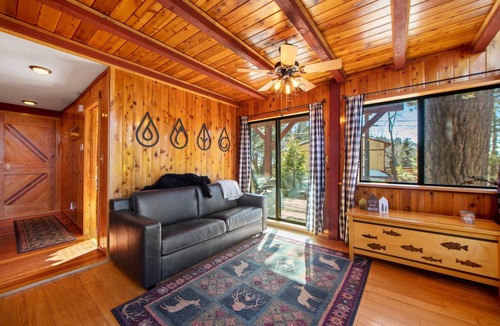Green Valley Lake Cabin | 99 m² Cabin ∙ 1 bedroom ∙ 4 guests