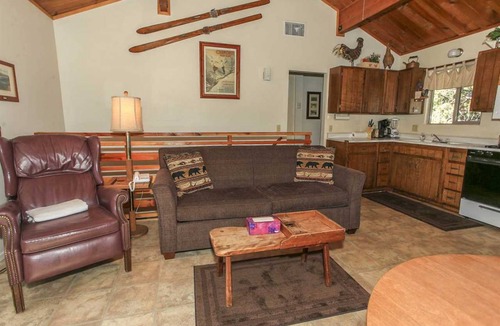 Big Bear City House | 99 m² House ∙ 3 bedrooms ∙ 6 guests