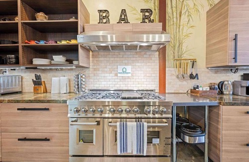 Grant Hill Apartment | 9BR Bamboo Loft * Near Downtown 21 bed 26 capacity